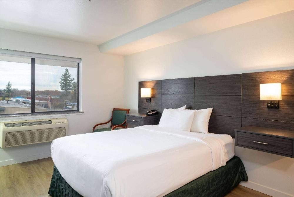 Baymont INN & Suites by Wyndham Image 37