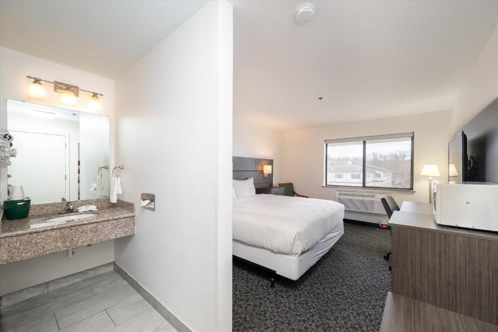 Baymont INN & Suites by Wyndham Image 55