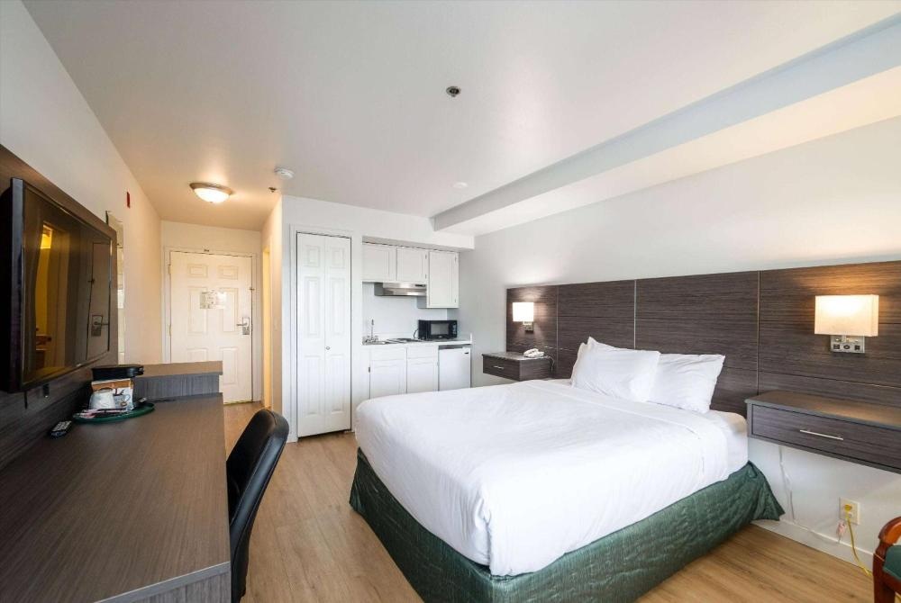 Baymont INN & Suites by Wyndham Image 70